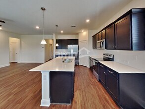 27501 St Andrews Ave in Wesley Chapel, FL - Foto de edificio - Building Photo