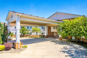 Sugar Creek Senior Apartment Community in Waukee, IA - Foto de edificio - Building Photo