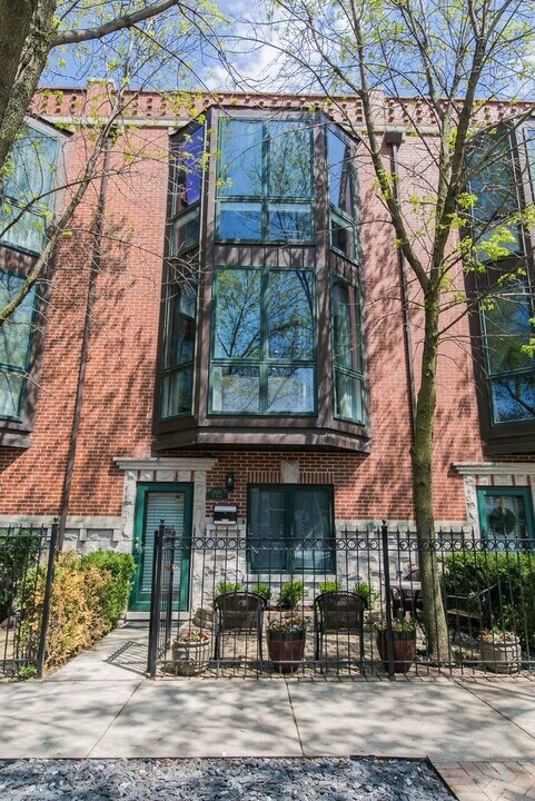 2005 N Hoyne Ave in Chicago, IL - Building Photo