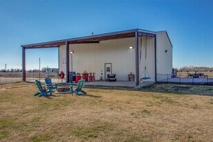 14029 Friendship Rd in Pilot Point, TX - Building Photo