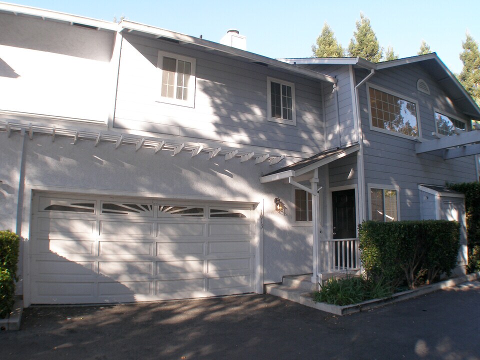 1013 Woodside Rd in Redwood City, CA - Building Photo