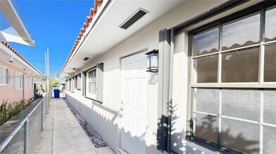 2617 SW 32nd Ct in Miami, FL - Foto de edificio - Building Photo