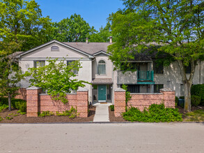 The Tree Tops in Northville, MI - Building Photo - Building Photo