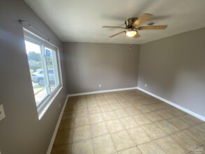 7841 Lenora Ct in Pensacola, FL - Foto de edificio - Building Photo