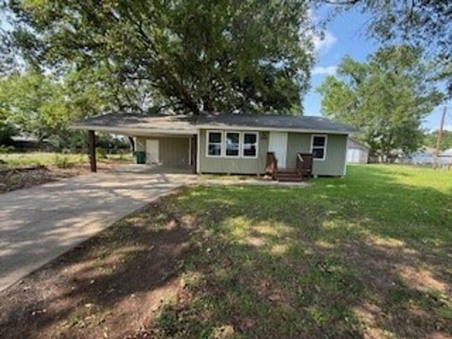 30121 Julia St in Albany, LA - Building Photo - Building Photo