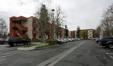 Westminster Court in Bell Gardens, CA - Building Photo - Building Photo