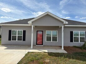 1326 Stanley St in Dudley, GA - Building Photo