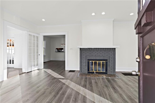 2044 Fairhaven Cir NE in Atlanta, GA - Foto de edificio - Building Photo