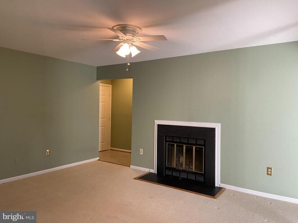 20252 Shipley Terrace-Unit -6-C-202 in Germantown, MD - Building Photo