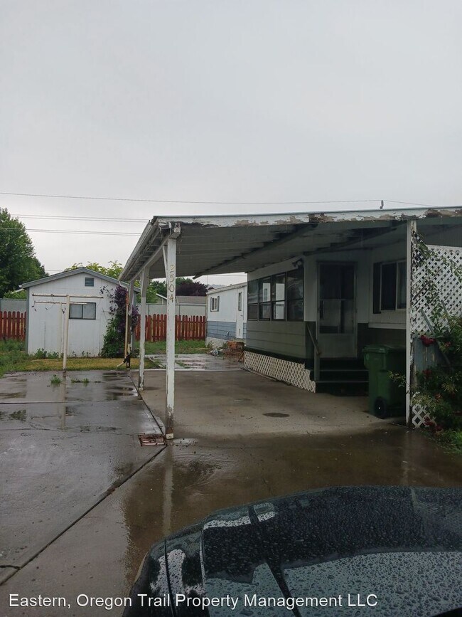 2504 Empire Dr photo'