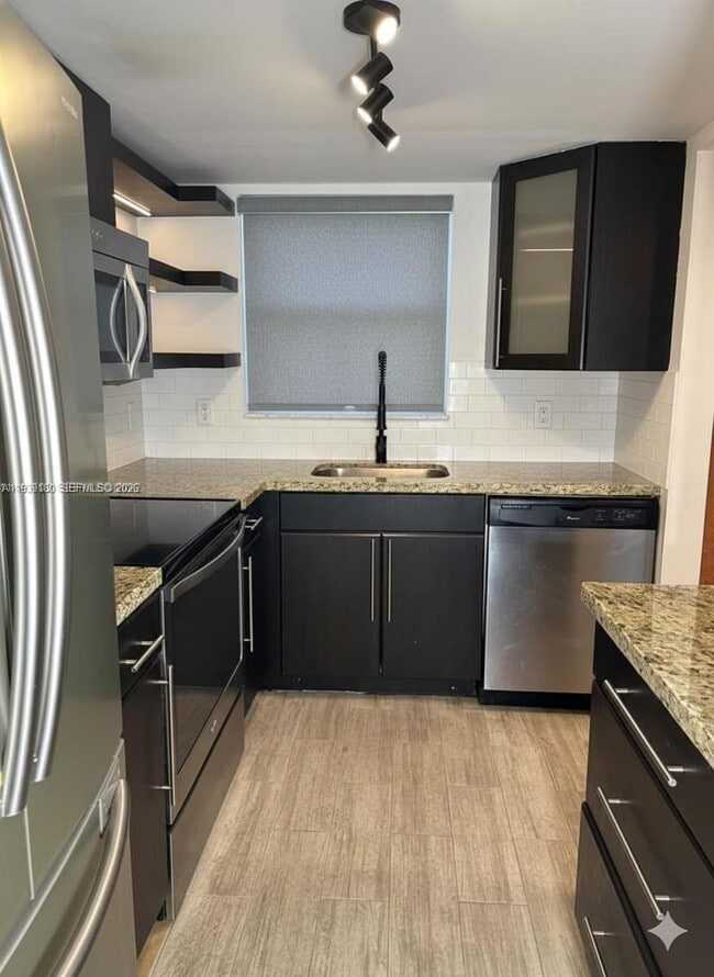 1630 Embassy Dr in West Palm Beach, FL - Building Photo - Building Photo