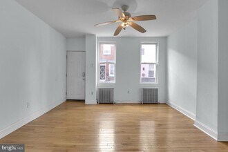 443 Emily St in Philadelphia, PA - Building Photo - Building Photo