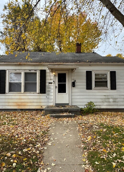 2109 S Taylor St in South Bend, IN - Building Photo