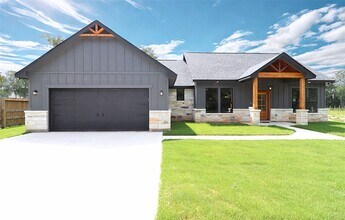24994 Armagh Rd in Hempstead, TX - Building Photo - Building Photo