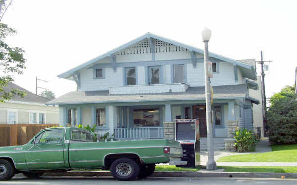 833 Cedar Ave in Long Beach, CA - Foto de edificio - Building Photo