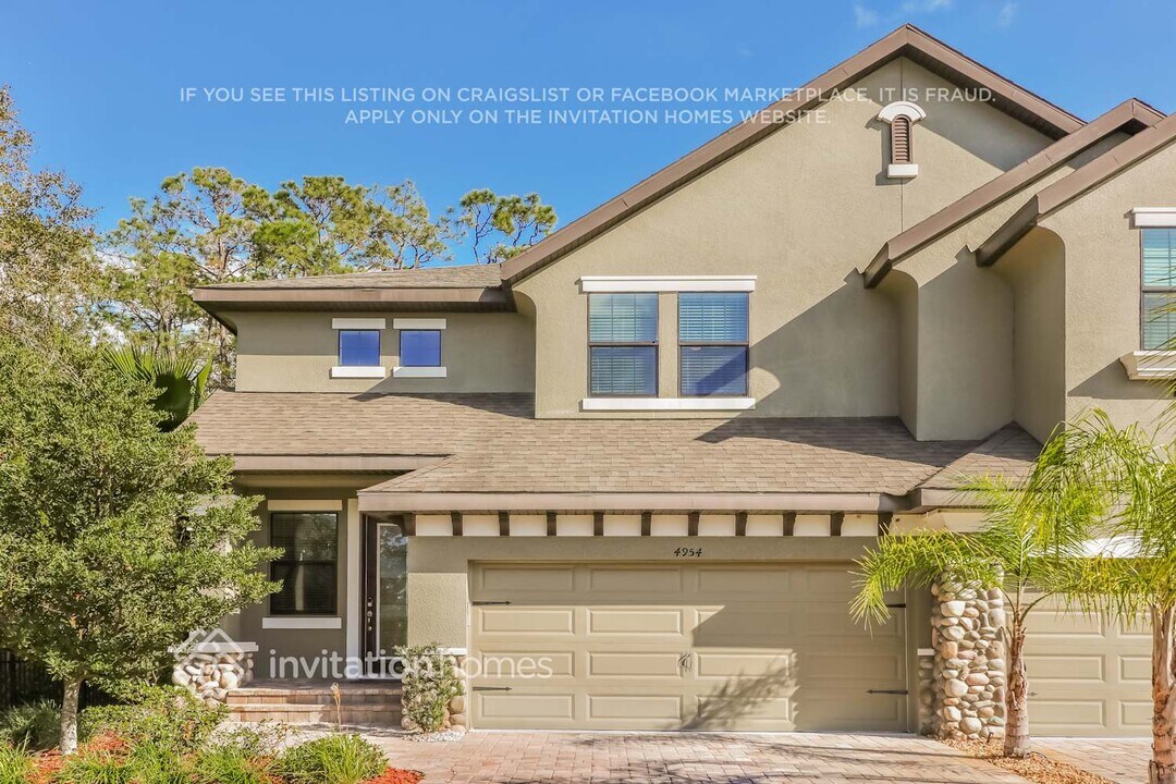 4954 Wandering Wy in Zephyrhills, FL - Building Photo