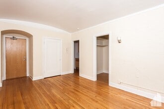 537 W Arlington Pl, Unit 304 in Chicago, IL - Foto de edificio - Building Photo