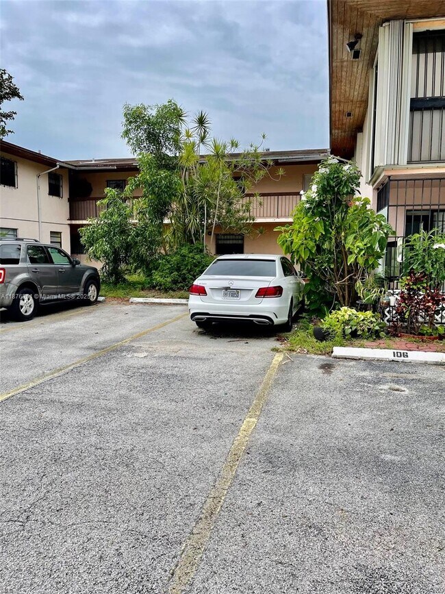 6259 W 24th Ave in Hialeah, FL - Building Photo - Building Photo