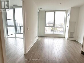 1-421 Belsize Dr in Toronto, ON - Building Photo - Building Photo