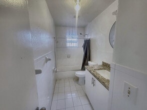 1728 NW 114th St in Miami, FL - Building Photo - Building Photo