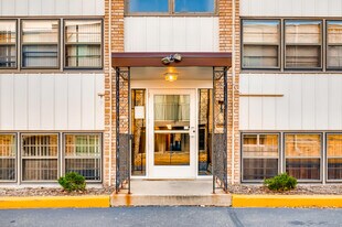 Humboldt Square in Brooklyn Center, MN - Building Photo