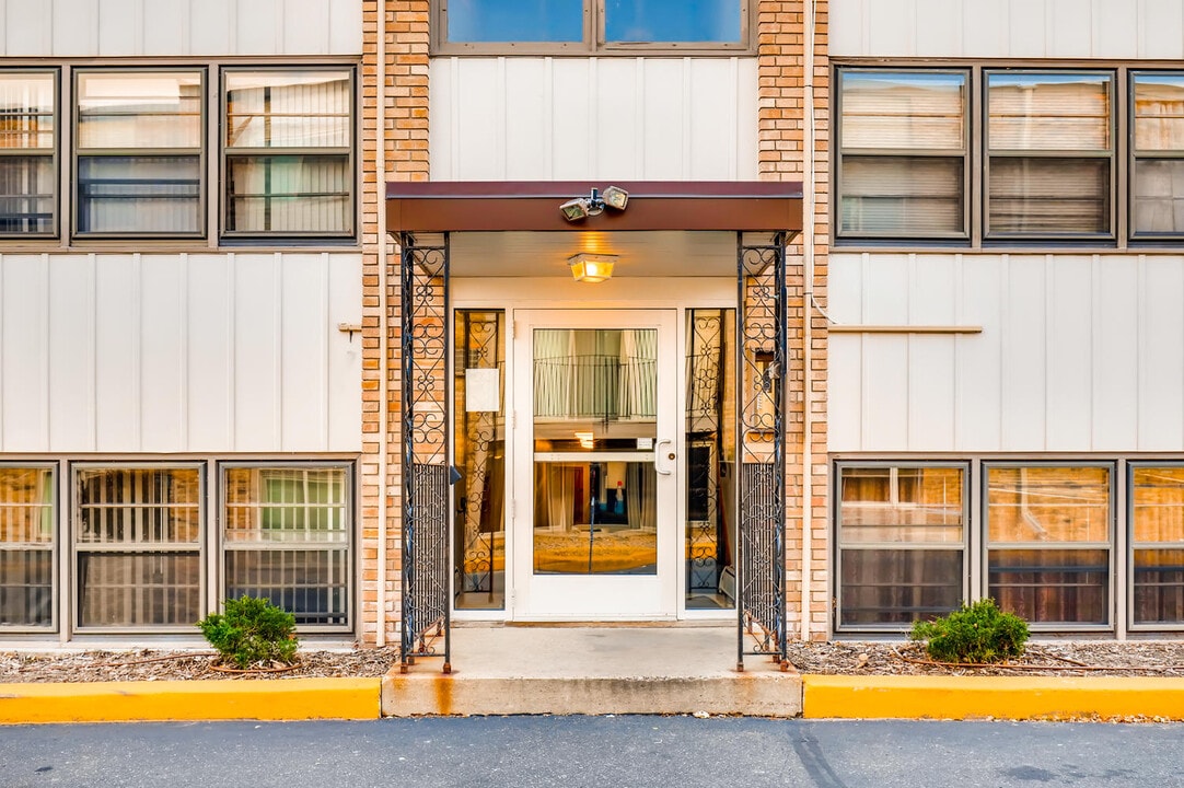 Humboldt Square in Brooklyn Center, MN - Building Photo
