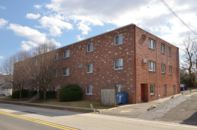 910 Fox Chase Rd in Jenkintown, PA - Foto de edificio - Building Photo