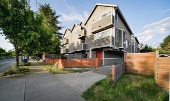 11014 Greenwood Ave N in Seattle, WA - Building Photo