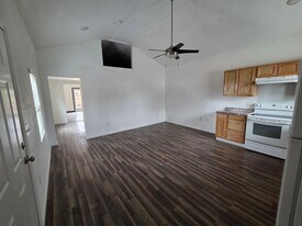 213 S Ave E in Portales, NM - Building Photo