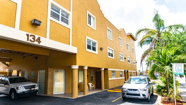 626 - Kina Hialeah in Hialeah, FL - Building Photo - Building Photo