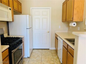 7127 S Durango Dr in Las Vegas, NV - Building Photo - Building Photo