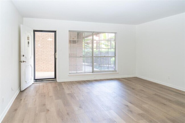 2425 Ashdale Dr in Austin, TX - Building Photo - Building Photo