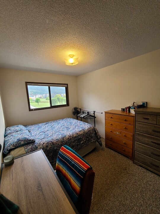 81 1 Ave SW in Salmon Arm, BC - Building Photo