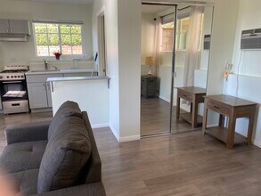 910 Glenvista Dr, Unit single in Glendale, CA - Building Photo - Building Photo