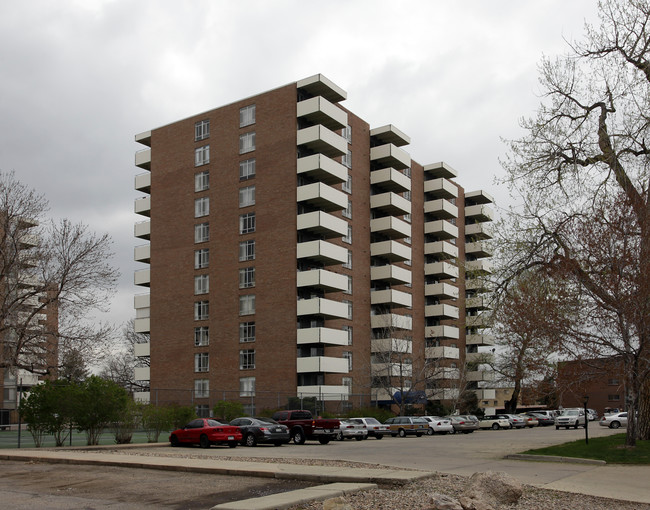 Van Dyke Apartments in Denver, CO - Foto de edificio - Building Photo