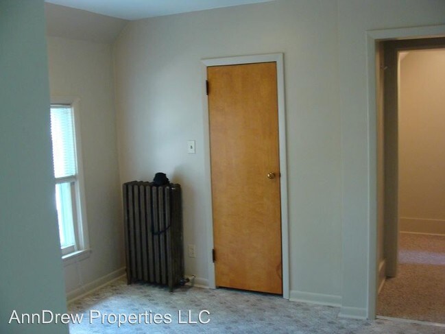 329 Lyon St NE in Grand Rapids, MI - Building Photo - Building Photo
