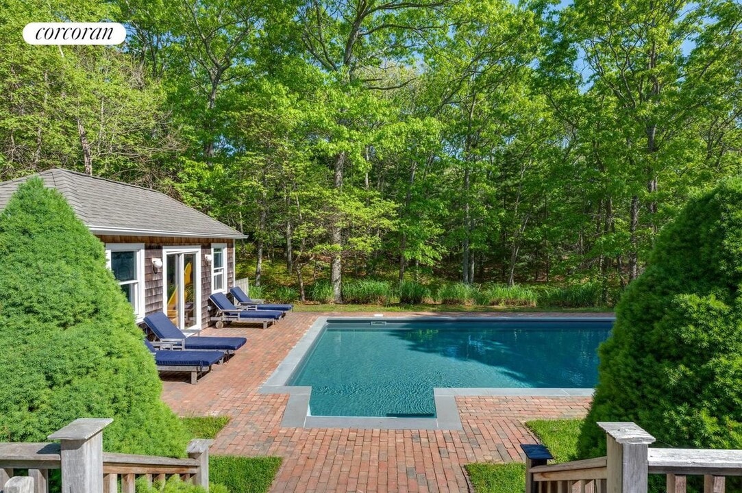 3 Hollow Tree Ln in East Hampton, NY - Building Photo