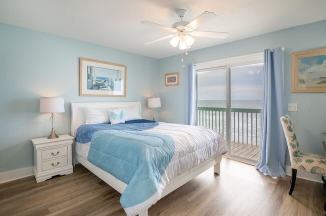 1505 Sand Dollar Ct in Kure Beach, NC - Building Photo - Building Photo