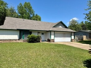 117 Mark Daniel Cir in Ocean Springs, MS - Building Photo - Building Photo
