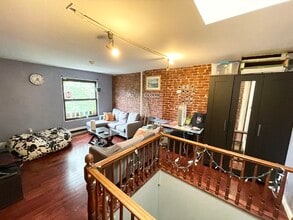 86 Hammond St, Unit 2 in Boston, MA - Foto de edificio - Building Photo