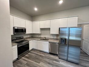 11595 Persimmon St in Willis, TX - Building Photo - Building Photo