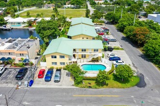 Cypress Cove Apartments in Pompano Beach, FL - Foto de edificio - Primary Photo