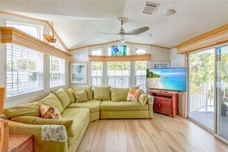 7270 Pinehurst Rd in Bokeelia, FL - Foto de edificio - Building Photo