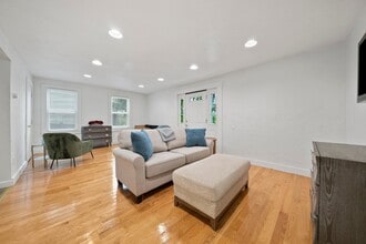 190 Common St, Unit 2 in Quincy, MA - Building Photo - Building Photo