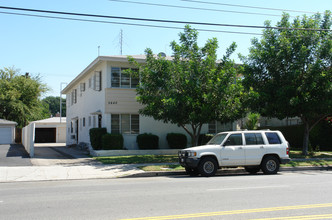 5640 Kester Ave in Van Nuys, CA - Building Photo - Building Photo