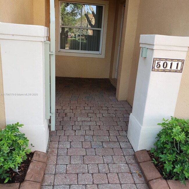 property at 5011 Leeward Ln