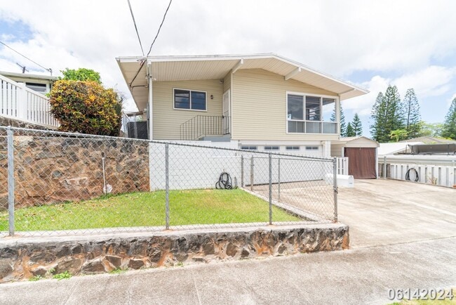 1535 Ala 'Amo'amo St in Honolulu, HI - Building Photo - Building Photo