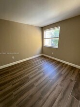 6855 SW 45th Ln, Unit 11 in Miami, FL - Building Photo - Building Photo