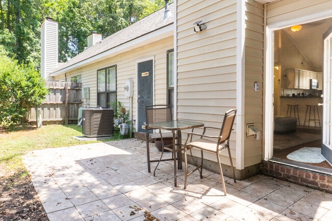 905 Burnley Rd in Charleston, SC - Foto de edificio - Building Photo