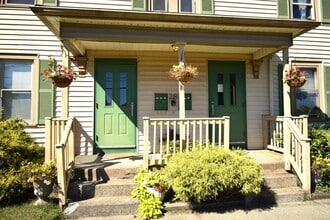 28 Drive Way in Guilford, CT - Building Photo - Building Photo